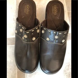 NWOT ladies size 9 shoes